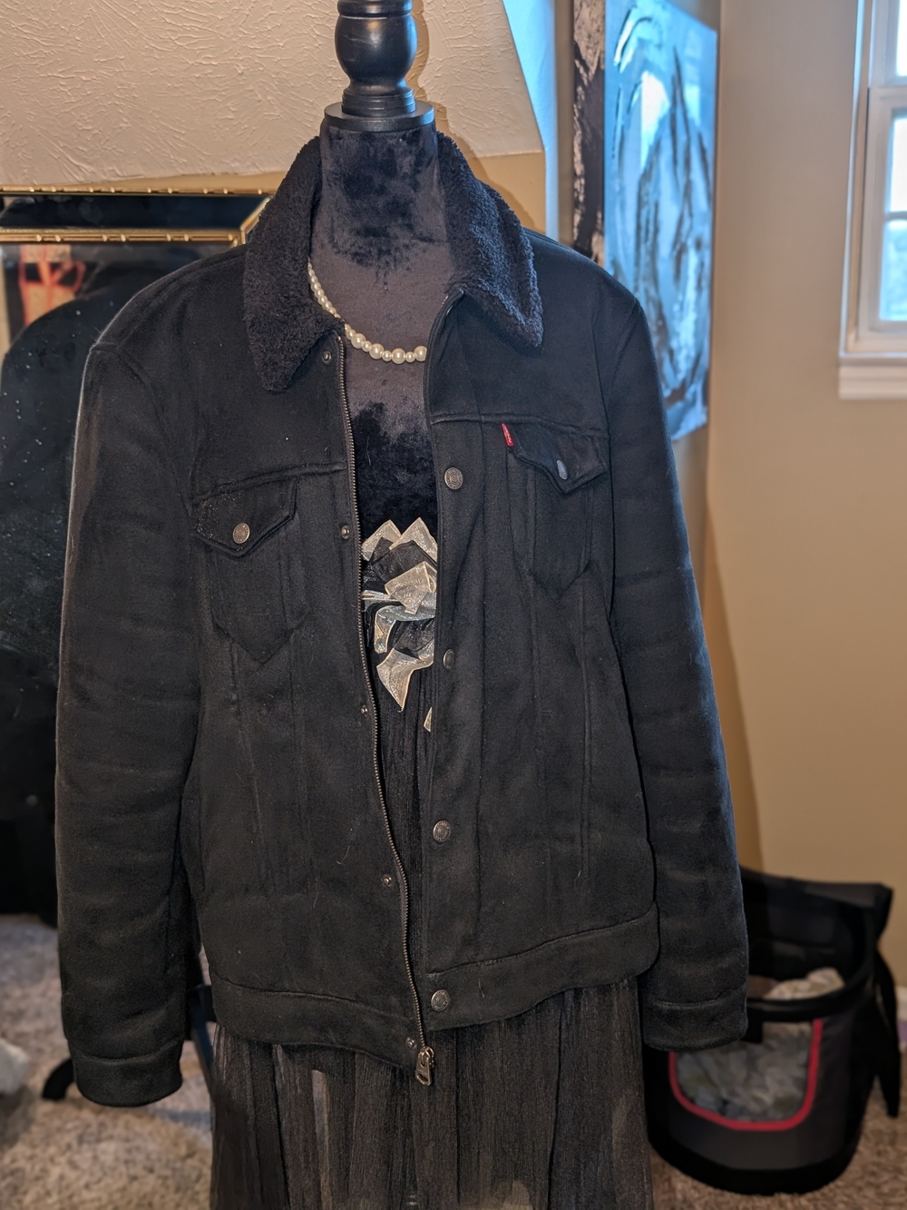 Levi’s black sherpa trucker — XL